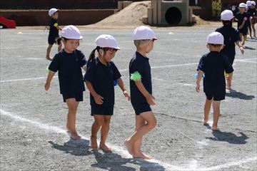 ♪白線に沿って隊形変化